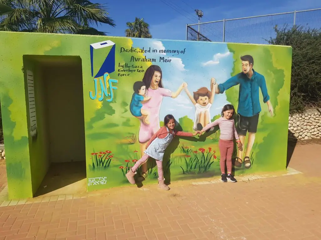 Meir Shelter Nofei Habsor Bus Stop3