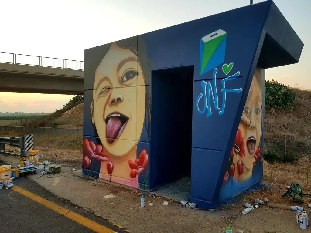 Sderot Bridge Girl1