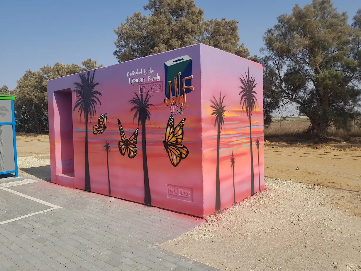 Hevel Shalom Palm Trees pink 1